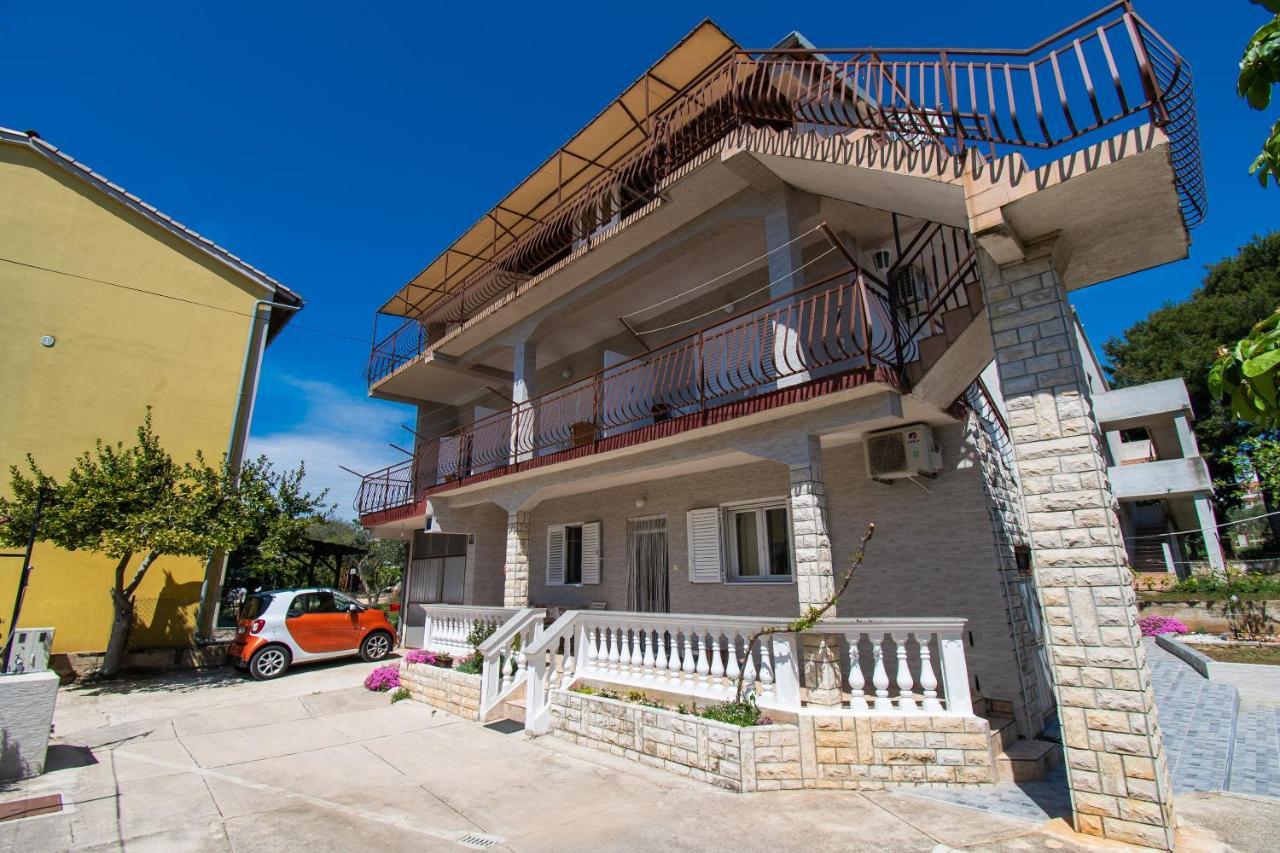 Apartments Dijana باكوشتاني المظهر الخارجي الصورة