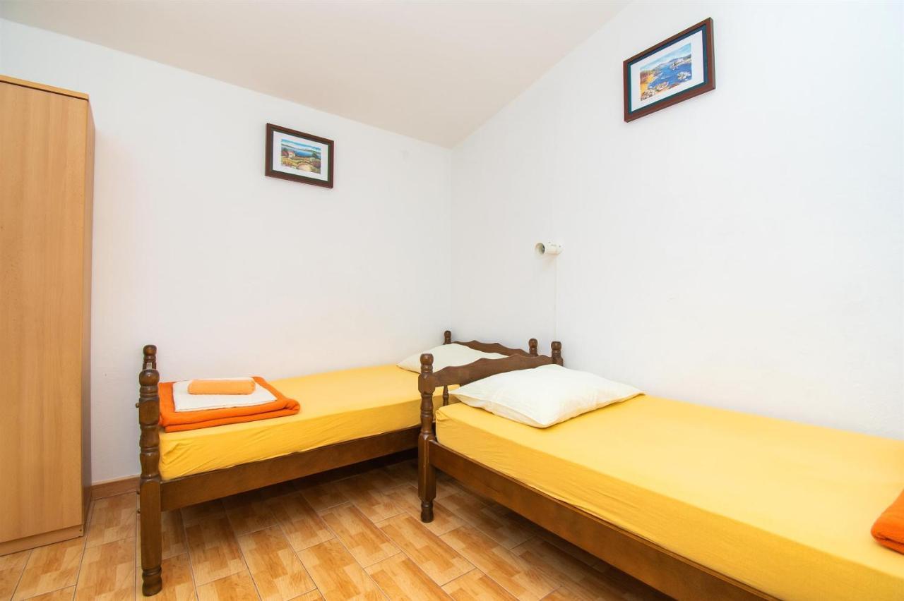 Apartments Dijana باكوشتاني المظهر الخارجي الصورة